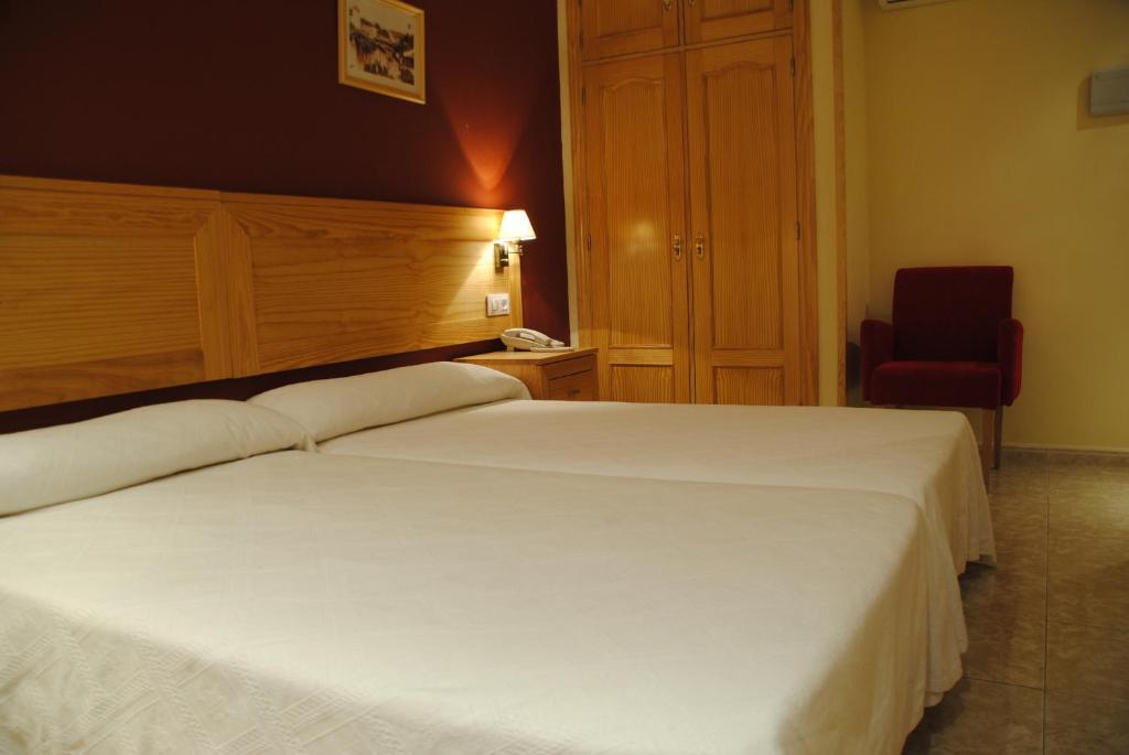 Hotel Alegria Banos De Montemayor Rom bilde
